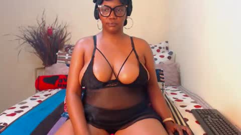 Snapshot of intimacysexy chatting on 07/01/26, 07:46 boniswa caroline online show from 07/01/26, 07:46