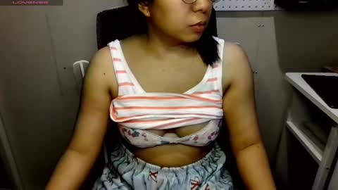 Snapshot of introvertshytype_2011 chatting on 01/12/25, 06:06 Introvertshytype 2011 online show from 01/12/25, 06:06