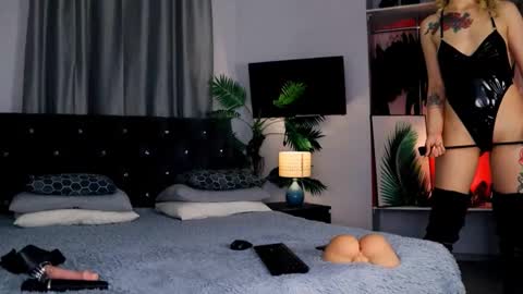 Snapshot of inviting_tina chatting on 02/27/25, 08:09 inviting_tina online show from 02/27/25, 08:09