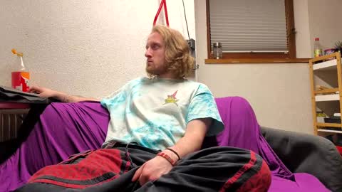 Snapshot of ipipo42o chatting on 03/01/25, 02:37 DrownMentally online show from 03/01/25, 02:37