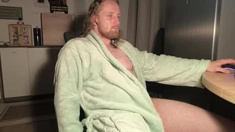 Snapshot of ipipo42o chatting on 10/07/25, 02:42 DrownMentally online show from 10/07/25, 02:42