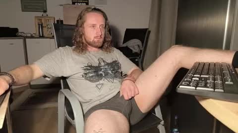 Snapshot of ipipo42o chatting on 10/13/25, 10:10 DrownMentally online show from 10/13/25, 10:10