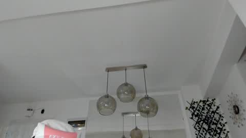 Snapshot of irenevon chatting on 12/14/24, 05:07 Ir s room online show from 12/14/24, 05:07