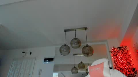 Snapshot of irenevon chatting on 12/17/24, 05:18 Ir s room online show from 12/17/24, 05:18