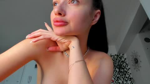Snapshot of irenevon chatting on 01/21/25, 08:52 Ir s room online show from 01/21/25, 08:52