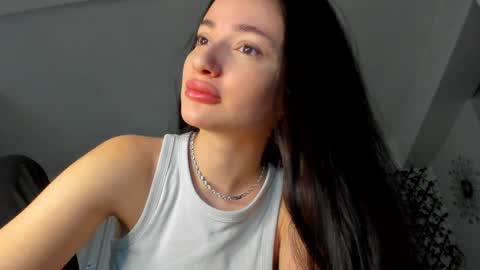 Snapshot of irenevon chatting on 01/23/25, 05:24 Ir s room online show from 01/23/25, 05:24