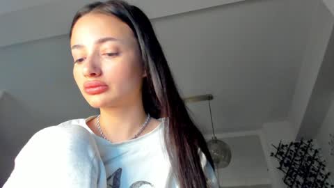 Snapshot of irenevon chatting on 01/27/25, 05:03 Ir s room online show from 01/27/25, 05:03