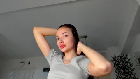 Snapshot of irenevon chatting on 01/28/25, 05:00 Ir s room online show from 01/28/25, 05:00