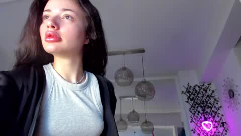 Snapshot of irenevon chatting on 02/09/25, 06:01 Ir s room online show from 02/09/25, 06:01