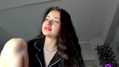 Snapshot of irenevon chatting on 02/14/25, 04:58 Ir s room online show from 02/14/25, 04:58