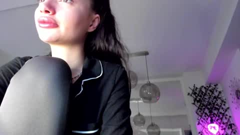 Snapshot of irenevon chatting on 02/16/25, 05:59 Ir s room online show from 02/16/25, 05:59