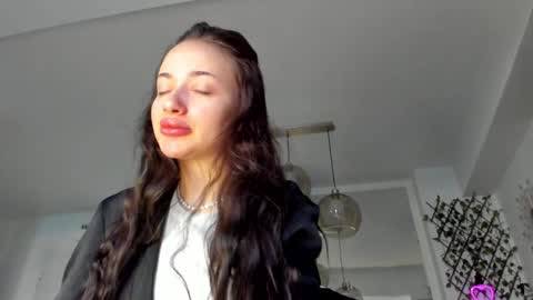 Snapshot of irenevon chatting on 02/23/25, 05:56 Ir s room online show from 02/23/25, 05:56