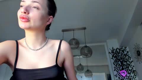 Snapshot of irenevon chatting on 03/06/25, 03:45 Ir s room online show from 03/06/25, 03:45
