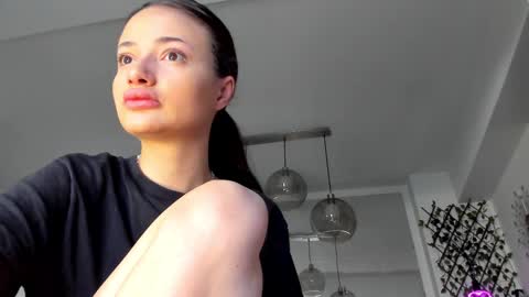 Snapshot of irenevon chatting on 03/10/25, 05:33 Ir s room online show from 03/10/25, 05:33