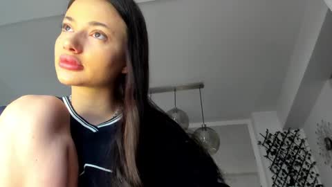 Snapshot of irenevon chatting on 03/12/25, 05:35 Ir s room online show from 03/12/25, 05:35