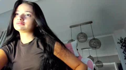 Snapshot of irenevon chatting on 09/17/25, 04:58 Ir s room online show from 09/17/25, 04:58