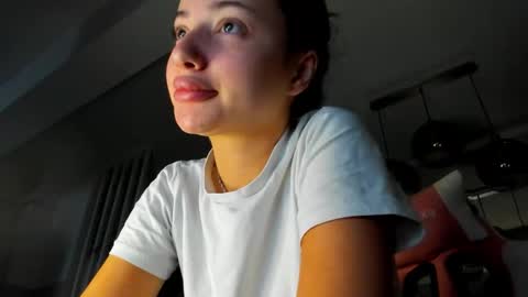 Snapshot of irenevon chatting on 09/26/25, 04:49 Ir s room online show from 09/26/25, 04:49