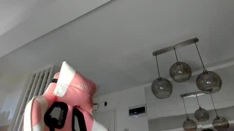Snapshot of irenevon chatting on 10/08/25, 05:16 Ir s room online show from 10/08/25, 05:16