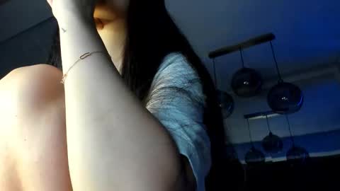 Snapshot of irenevon chatting on 10/14/25, 02:56 Ir s room online show from 10/14/25, 02:56