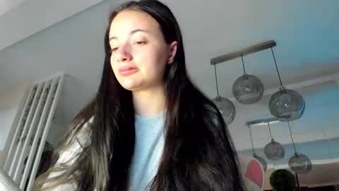 Snapshot of irenevon chatting on 10/15/25, 03:39 Ir s room online show from 10/15/25, 03:39