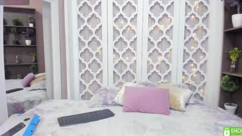 Snapshot of iriis_rosse chatting on 01/18/25, 08:40 Iris Rosse online show from 01/18/25, 08:40