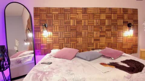 Snapshot of iriis_rosse chatting on 02/22/25, 08:31 Iris Rosse online show from 02/22/25, 08:31