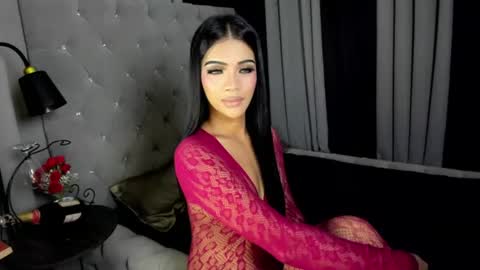 Snapshot of irina_woodshakylishxx chatting on 07/23/26, 01:52 IRINAA online show from 07/23/26, 01:52