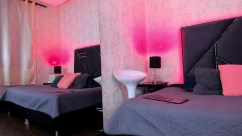 Queen Iris online show from 12/19/24, 02:02