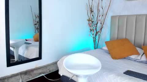 Queen Iris online show from 11/28/25, 10:45