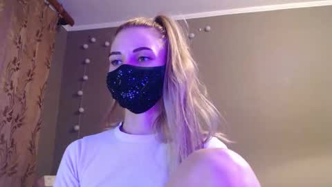 Snapshot of iris_lave chatting on 09/15/25, 04:18 Lily online show from 09/15/25, 04:18
