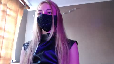 Snapshot of iris_lave chatting on 09/22/25, 11:23 Lily online show from 09/22/25, 11:23