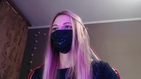 Lily online show from 10/20/25, 04:18