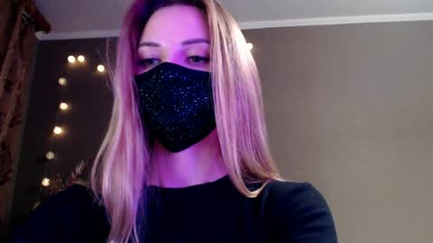 Lily online show from 04/18/26, 07:07