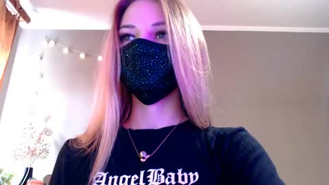 Lily online show from 04/24/26, 12:40