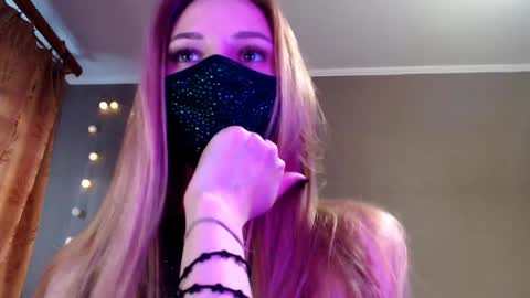 Lily online show from 05/06/26, 04:56