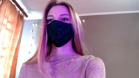 Lily online show from 05/08/26, 01:27