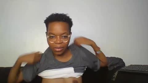 iris_love_2 online show from 02/01/25, 11:37