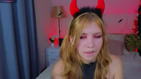 Snapshot of iris_rain chatting on 10/25/25, 10:45 Iris online show from 10/25/25, 10:45