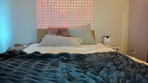 Snapshot of iris_roslin chatting on 04/14/26, 01:33 Iris 3 online show from 04/14/26, 01:33