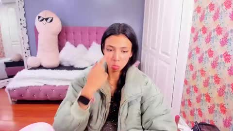 Iris online show from 12/03/24, 11:02