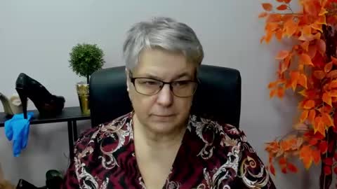 Snapshot of iris_xdesire chatting on 12/19/24, 01:40 I R I S online show from 12/19/24, 01:40