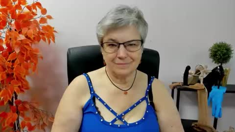 I R I S online show from 09/24/25, 07:12