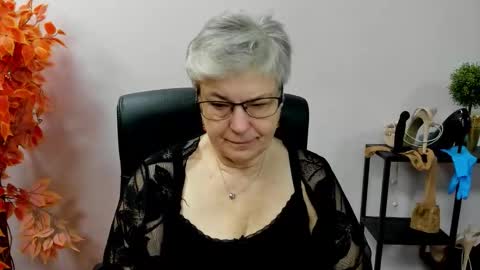 Snapshot of iris_xdesire chatting on 10/28/25, 07:23 I R I S online show from 10/28/25, 07:23