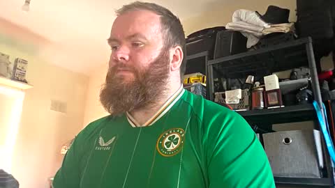 twitter theirishman205 online show from 10/28/25, 11:47