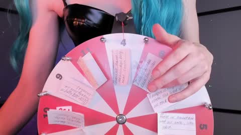 Snapshot of irisice chatting on 12/15/24, 07:31 Miss Iris Fansly Miss Iris new inst. online show from 12/15/24, 07:31