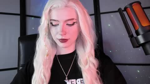 Snapshot of irisice chatting on 01/25/25, 05:40 Miss Iris Fansly Miss Iris new inst. online show from 01/25/25, 05:40