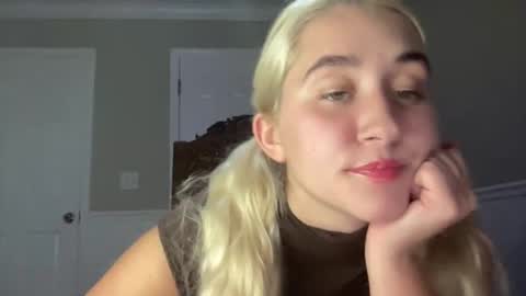 Irispink1 online show from 10/31/25, 12:22