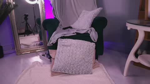 Snapshot of irisreynolds chatting on 12/22/24, 09:20 Maria online show from 12/22/24, 09:20