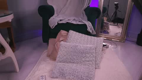 Snapshot of irisreynolds chatting on 12/23/24, 03:29 Maria online show from 12/23/24, 03:29