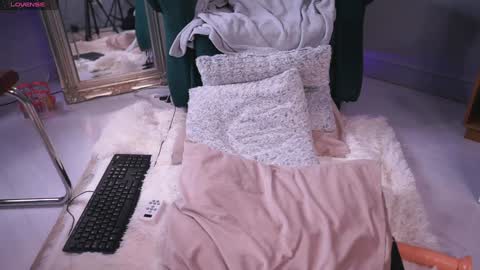 Snapshot of irisreynolds chatting on 12/29/24, 04:16 Maria online show from 12/29/24, 04:16